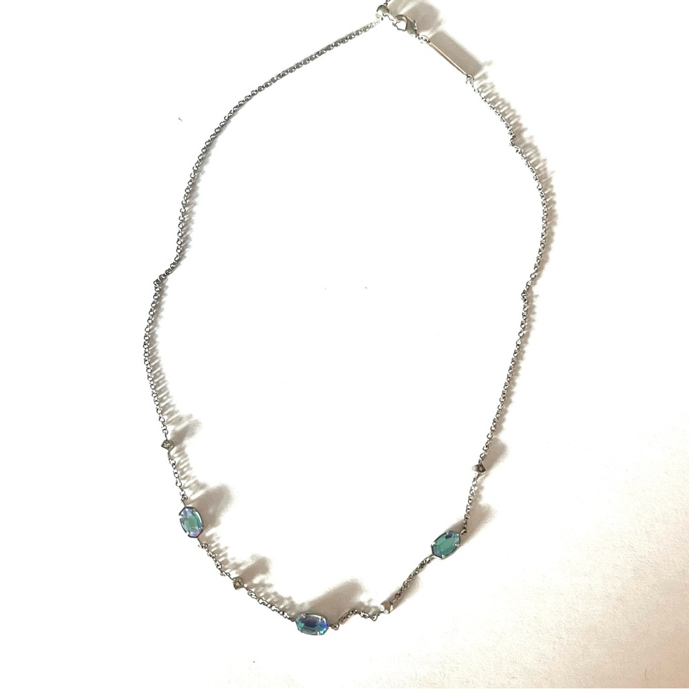 Elegant Kendra Scott Mini Emilie 3 stone in Blue Illusion Necklace - Picture 2 of 3